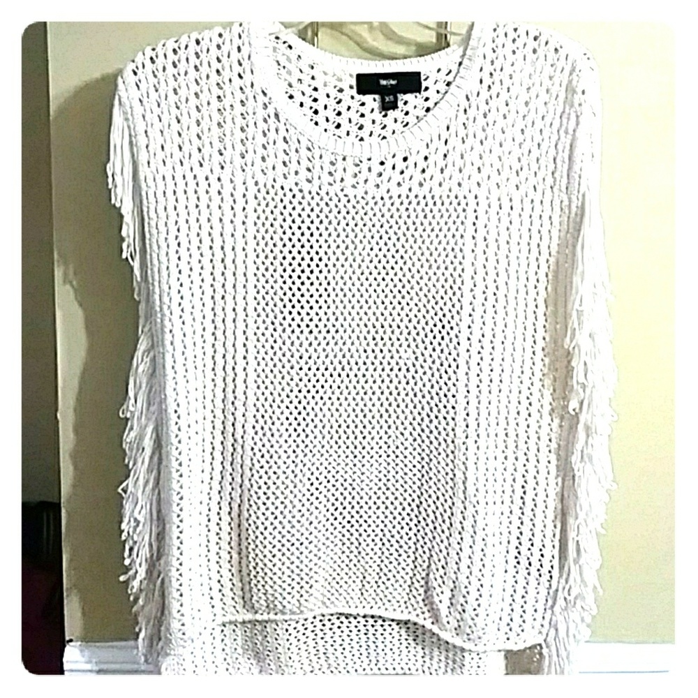 Cream sweatershirt